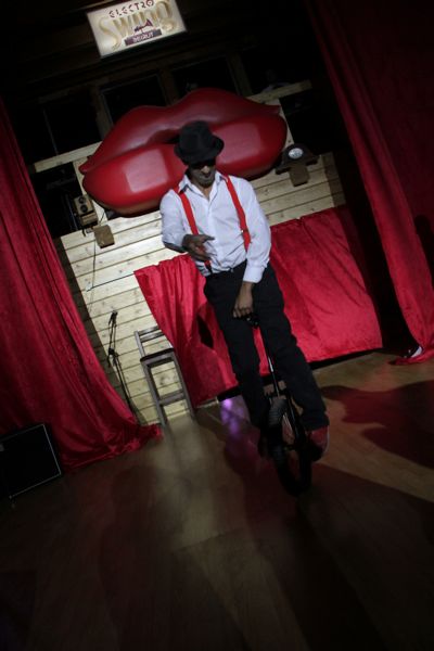 Electro Swing at Rikkyz